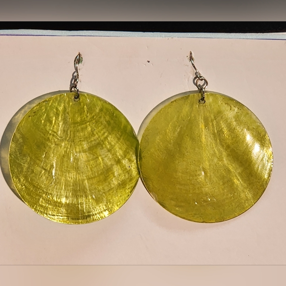 ✨ STUNNING Lime Green Shell Statement Earrings